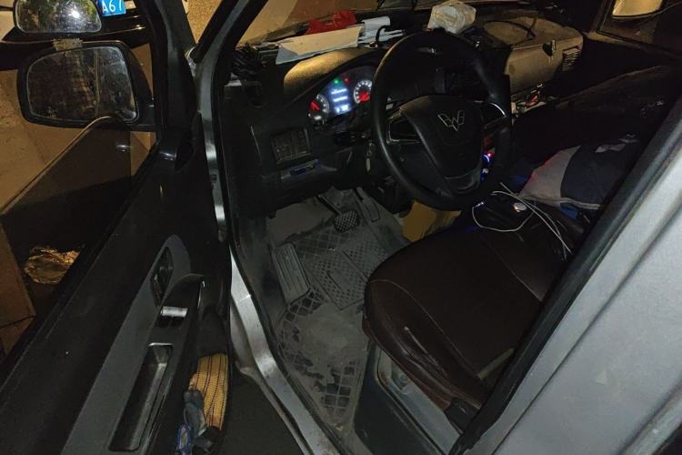 Used Wuling Rongguang EV 2020 Enclosed Window Version Base Model 2 Seats 300 KM Driver Seat