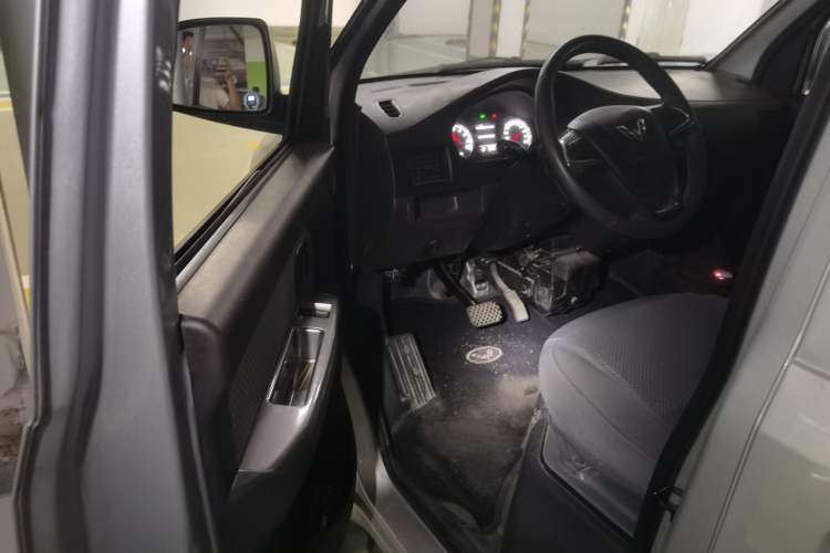 Used Wuling Rongguang EV 2020 Basic Version 7-Seater 300 km Driver Seat
