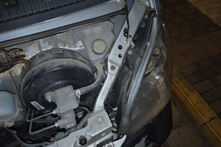 Used Wuling Rongguang EV 2020 Enclosed Window Version Base Model 2 Seats 300 KM Engine Bay Left