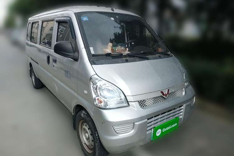Used Wuling Rongguang EV 2020 Basic Version 7-Seater 300 km Front Right 45 Deg