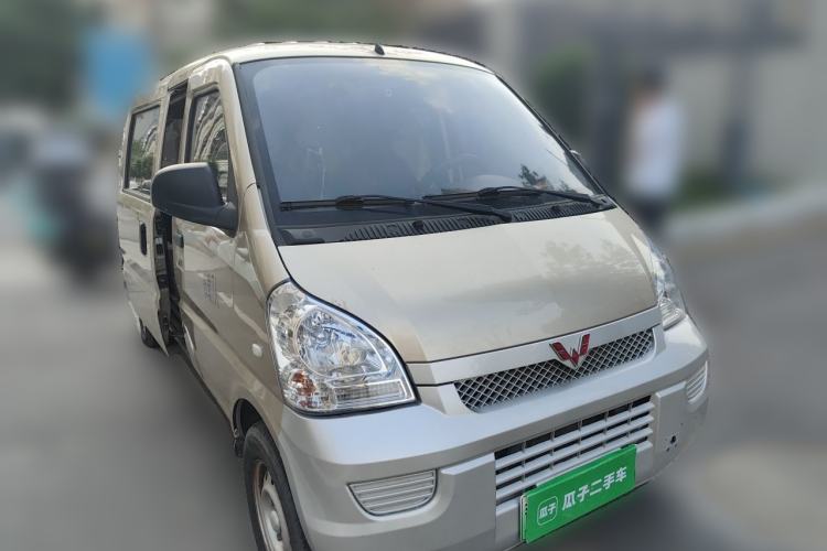 Used Wuling Rongguang EV 2020 Basic Version 7-Seater 300 km Front Right 45 Deg