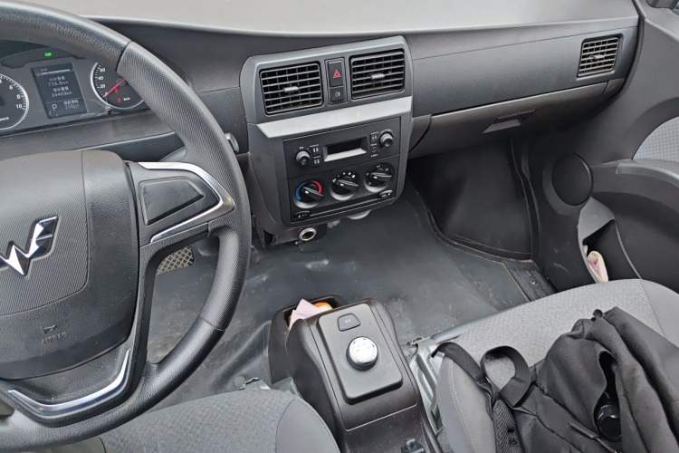 Used Wuling Rongguang EV 2020 Enclosed Window Version Base Model 2 Seats 300 KM Gear Lever