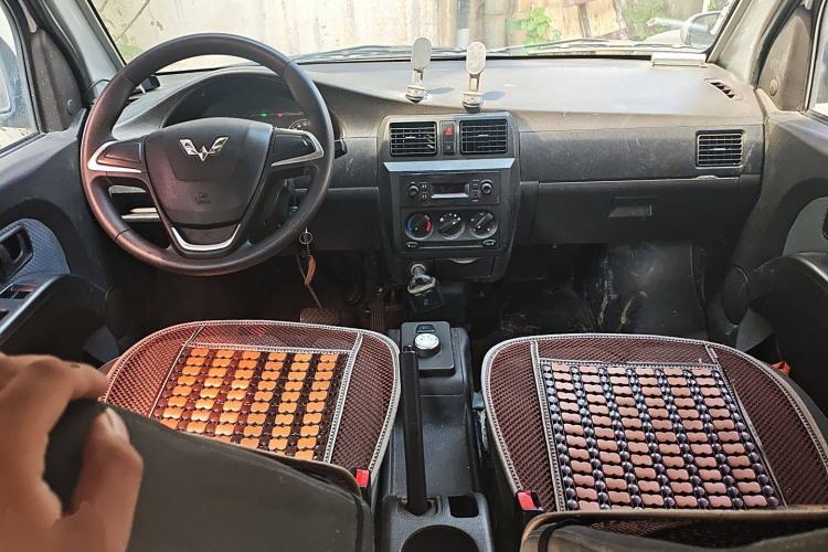 Used Wuling Rongguang EV 2020 Basic Version 7-Seater 300 km Interior 2