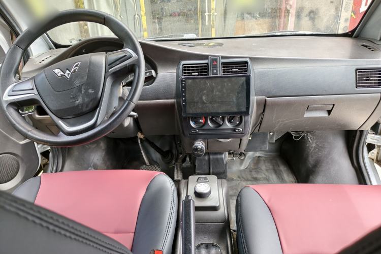 Used Wuling Rongguang EV 2020 Window-Sealed Basic Version 5 Seats 300 KM Interior 2