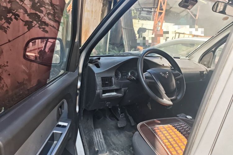 Used Wuling Rongguang EV 2020 Basic Version 7-Seater 300 km Interior 3