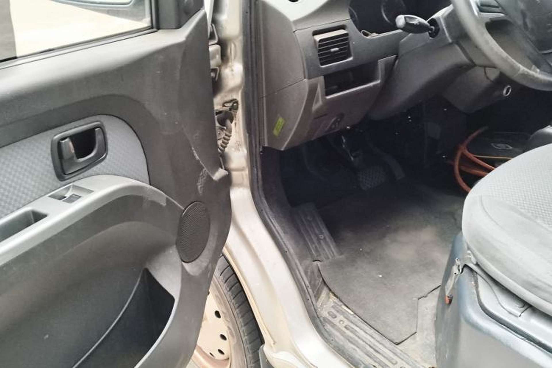 Used Wuling Rongguang EV 2020 Basic Version 7-Seater 300 km Interior 3