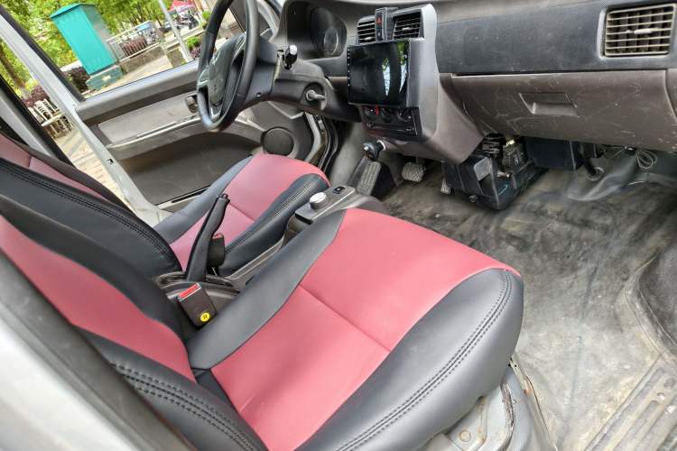 Used Wuling Rongguang EV 2020 Window-Sealed Basic Version 5 Seats 300 KM Interior 5