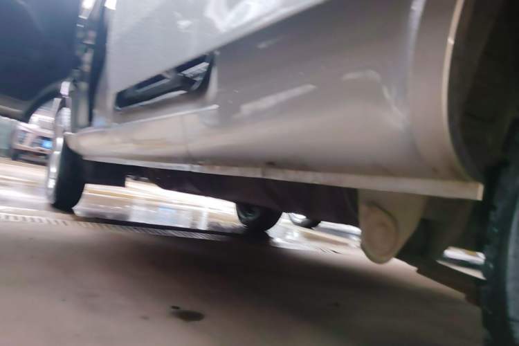 Used Wuling Rongguang EV 2020 Basic Version 7-Seater 300 km Left Side Sill