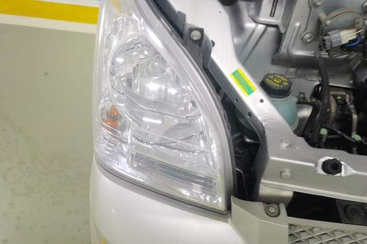 Used Wuling Rongguang EV 2020 Basic Version 7-Seater 300 km Right Front Headlight