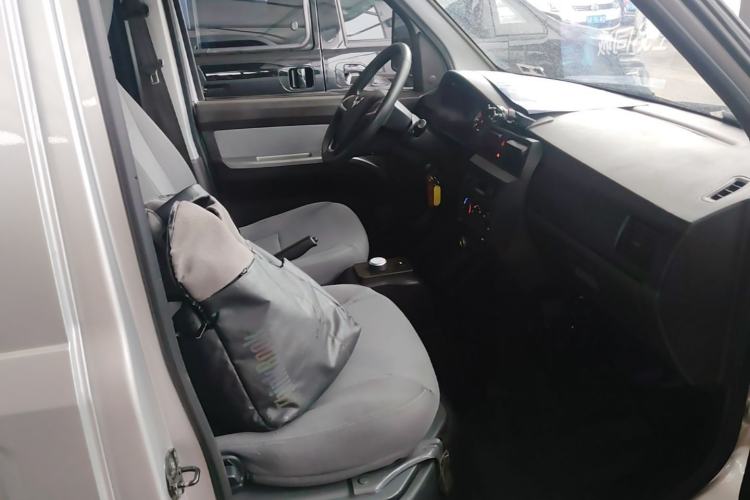 Used Wuling Rongguang EV 2020 Basic Version 7-Seater 300 km Right Front Seat
