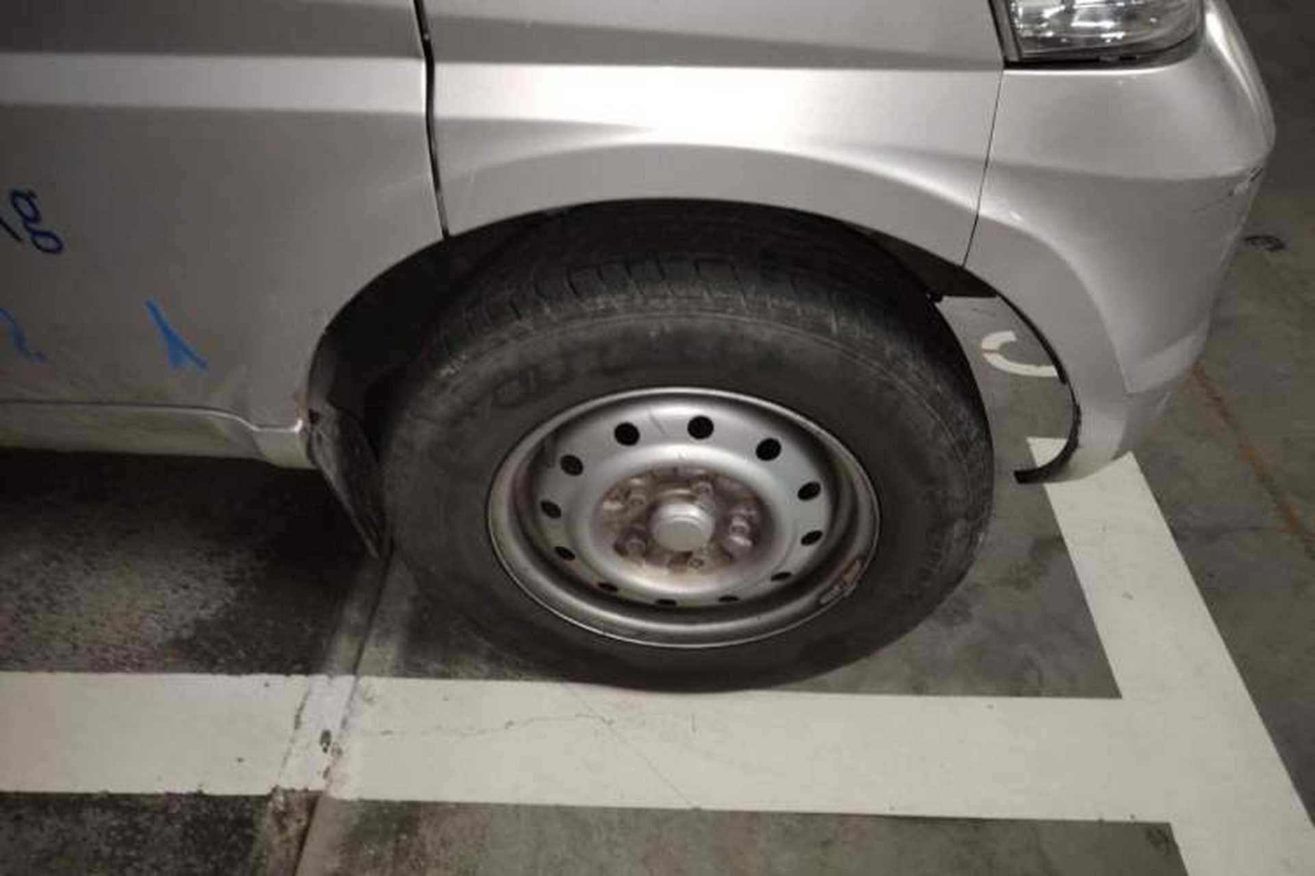 Used Wuling Rongguang EV 2020 Enclosed Window Version Base Model 2 Seats 300 KM Right Front Wheel Hub