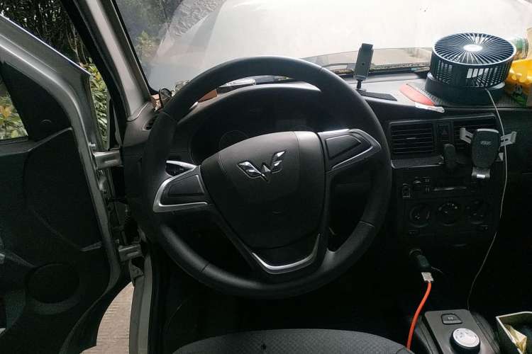 Used Wuling Rongguang EV 2020 Basic Version 7-Seater 300 km Steering Wheel