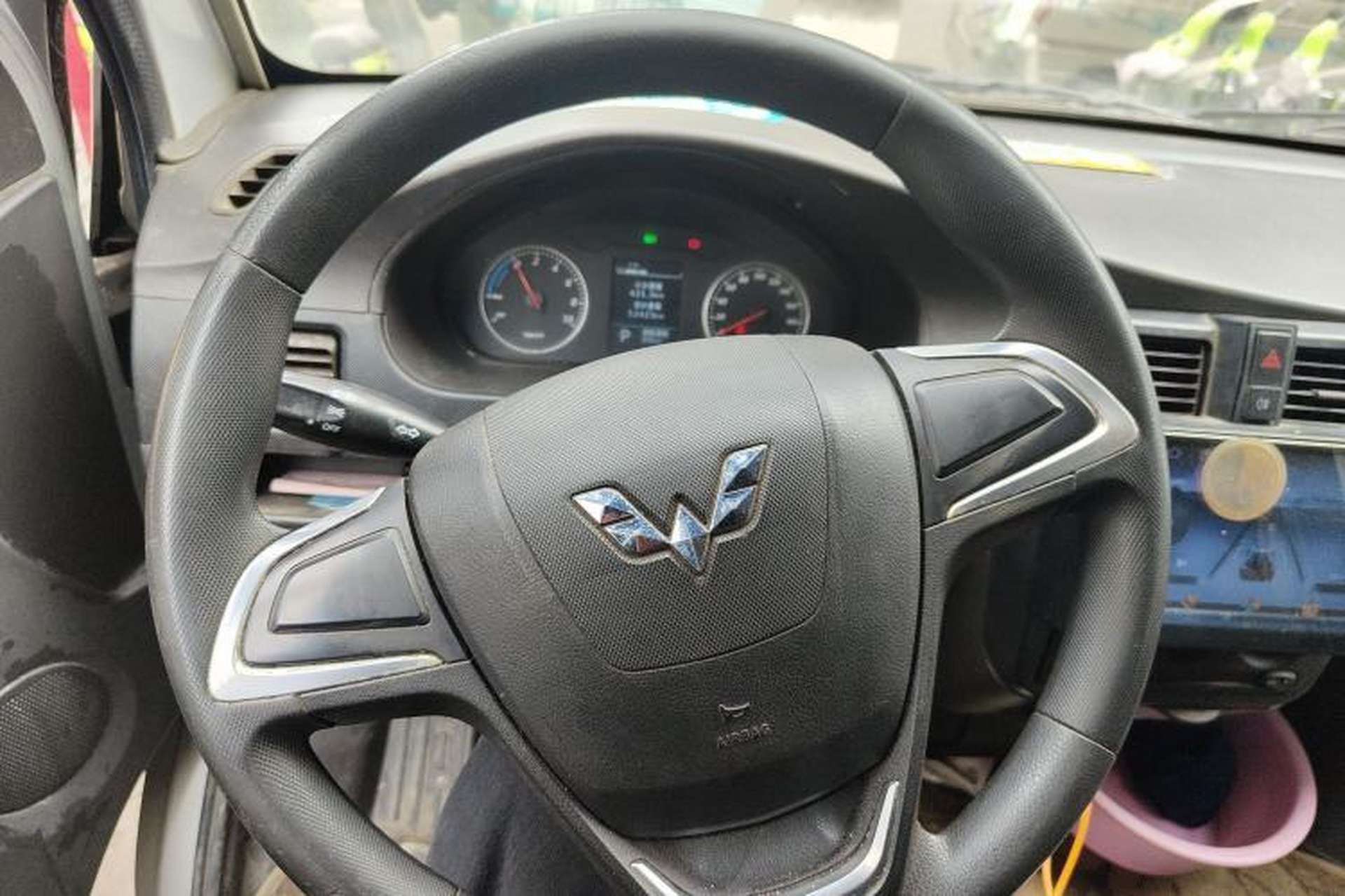 Used Wuling Rongguang EV 2020 Enclosed Window Version Base Model 2 Seats 300 KM Steering Wheel