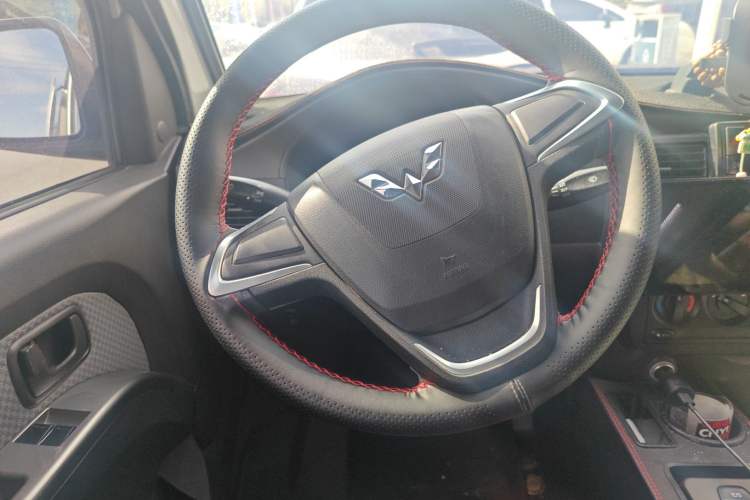 Used Wuling Rongguang EV 2020 Basic Version 7-Seater 300 km Steering Wheel