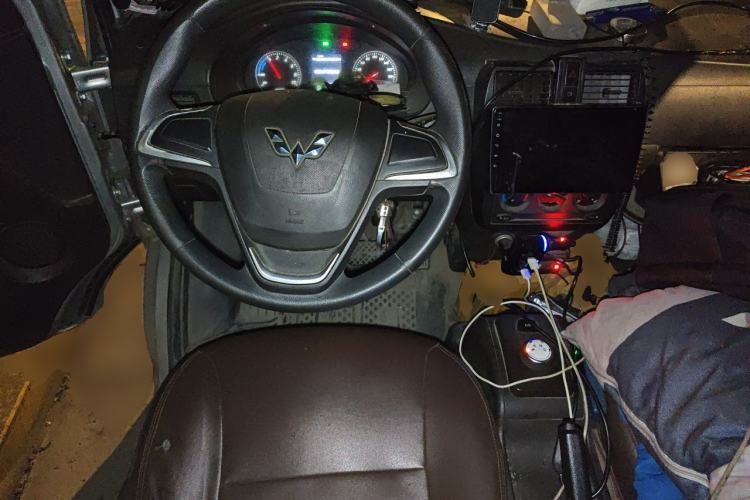 Used Wuling Rongguang EV 2020 Enclosed Window Version Base Model 2 Seats 300 KM Steering Wheel