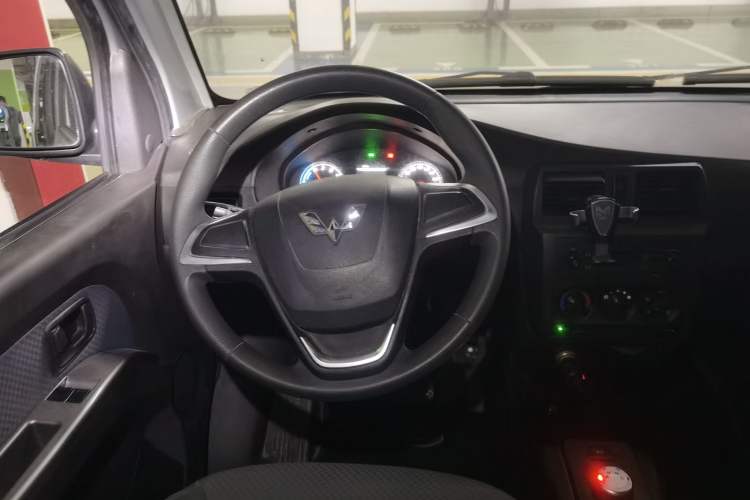 Used Wuling Rongguang EV 2020 Basic Version 7-Seater 300 km Steering Wheel