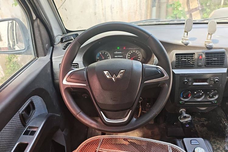 Used Wuling Rongguang EV 2020 Basic Version 7-Seater 300 km Steering Wheel