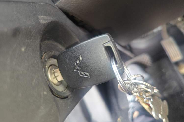 Used Wuling Rongguang EV 2020 Basic Version 7-Seater 300 km Vehicle Key