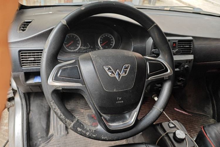 Used Wuling Rongguang EV 2020 Enclosed Window Version Base Model 2 Seats 300 KM Steering Wheel
