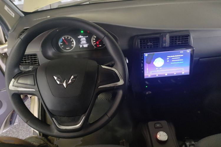 Used Wuling Rongguang EV 2020 Basic Version 7-Seater 300 km Center Console