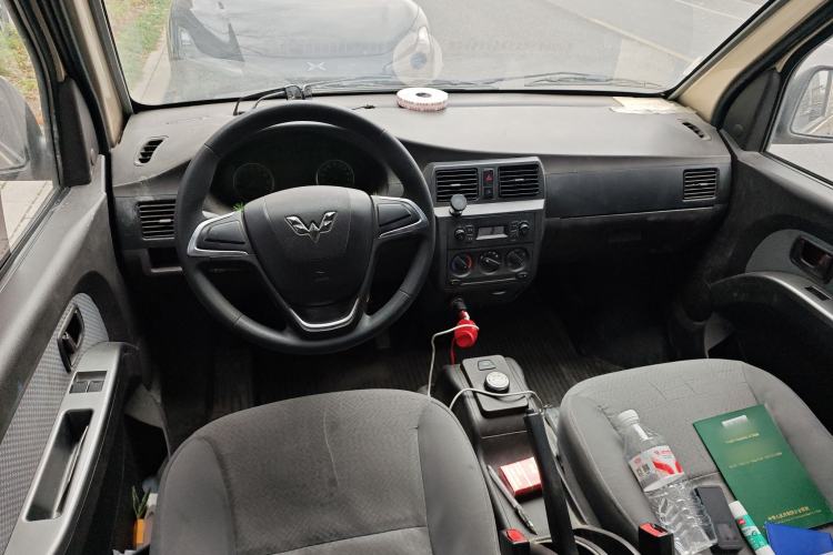 Used Wuling Rongguang EV 2020 Basic Version 7-Seater 300 km Center Console