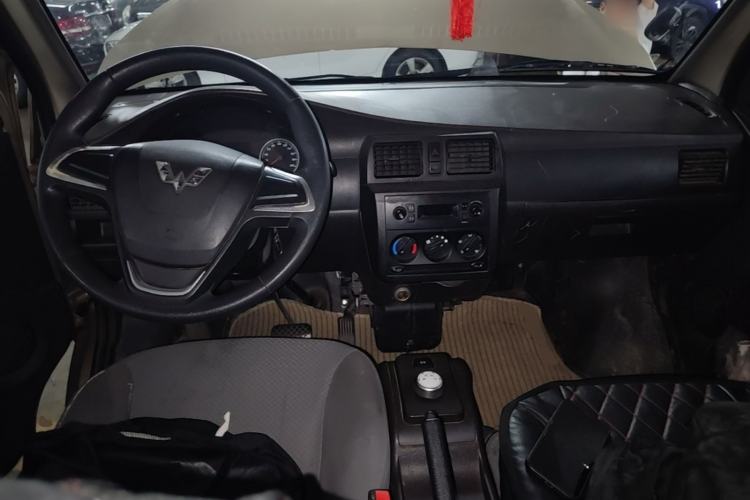 Used Wuling Rongguang EV 2020 Basic Version 7-Seater 300 km Center Console