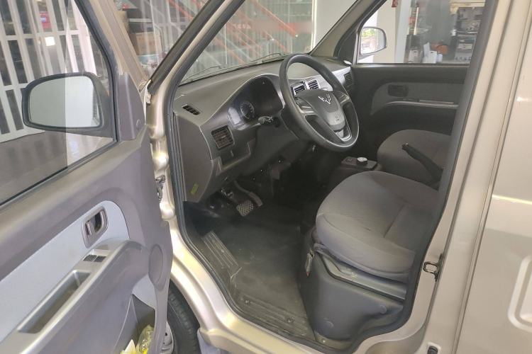 Used Wuling Rongguang EV 2020 Basic Version 7-Seater 300 km Driver Seat