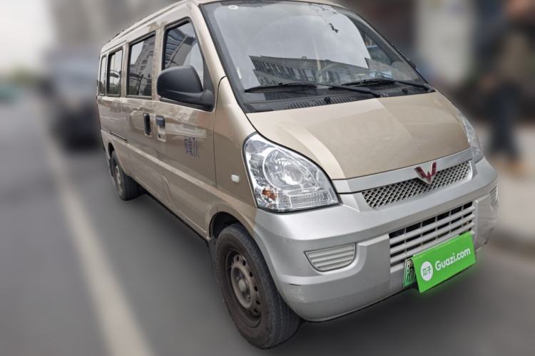 Used Wuling Rongguang EV 2020 Basic Version 7-Seater 300 km Front Right 45 Deg