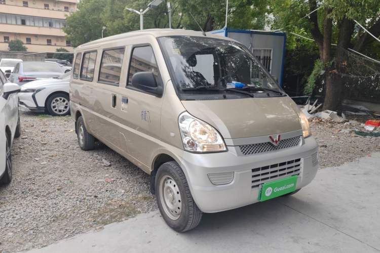 Used Wuling Rongguang EV 2020 Basic Version 7-Seater 300 km Front Right 45 Deg