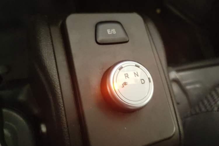Used Wuling Rongguang EV 2020 Basic Version 7-Seater 300 km Gear Lever