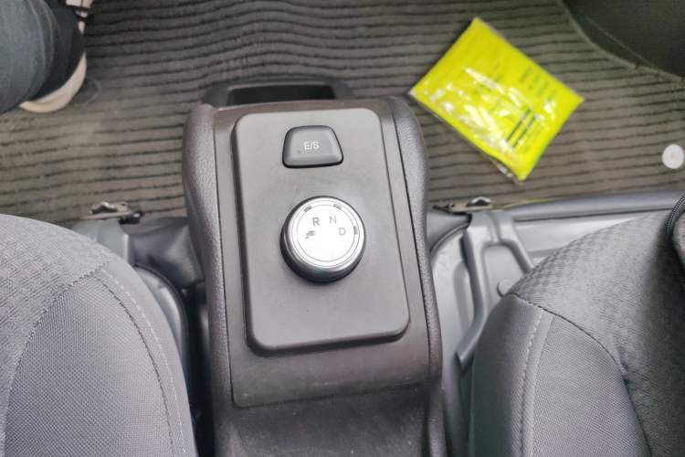 Used Wuling Rongguang EV 2020 Basic Version 7-Seater 300 km Gear Lever