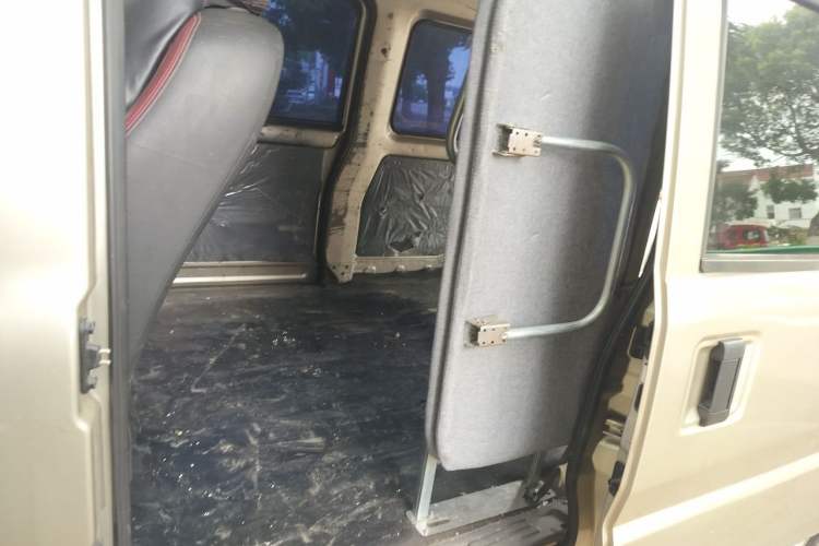 Used Wuling Rongguang EV 2020 Basic Version 7-Seater 300 km Left Rear Seat