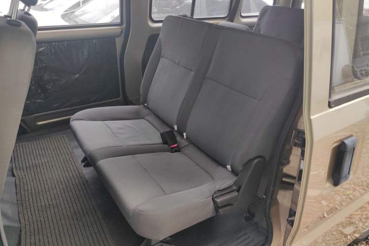 Used Wuling Rongguang EV 2020 Basic Version 7-Seater 300 km Left Rear Seat