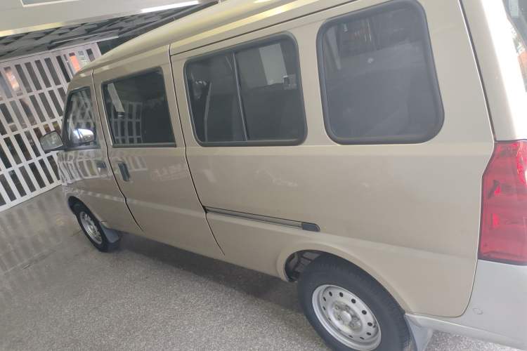 Used Wuling Rongguang EV 2020 Basic Version 7-Seater 300 km Left Side