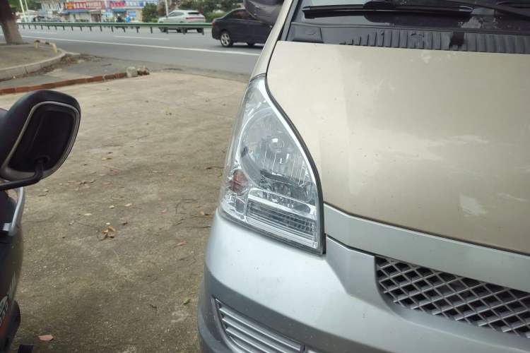 Used Wuling Rongguang EV 2020 Basic Version 7-Seater 300 km Right Front Headlight