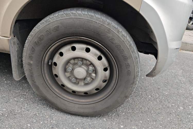 Used Wuling Rongguang EV 2020 Basic Version 7-Seater 300 km Right Front Wheel Hub