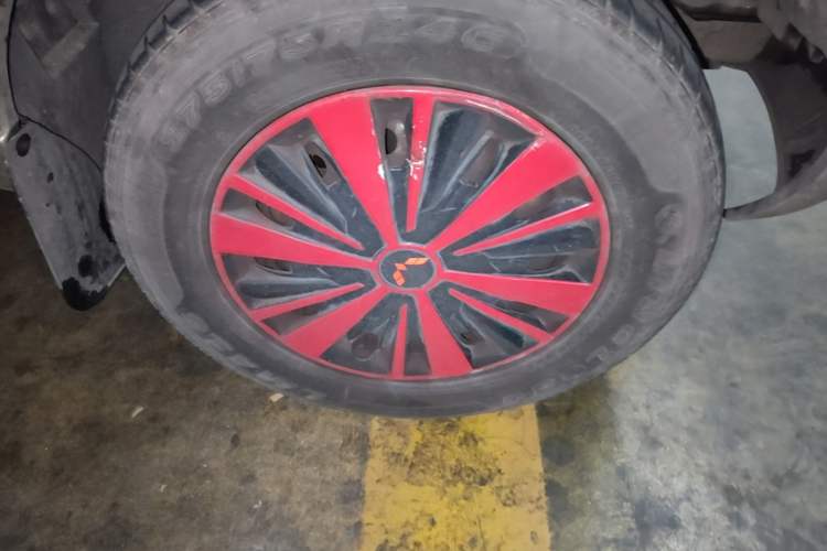 Used Wuling Rongguang EV 2020 Basic Version 7-Seater 300 km Right Front Wheel Hub