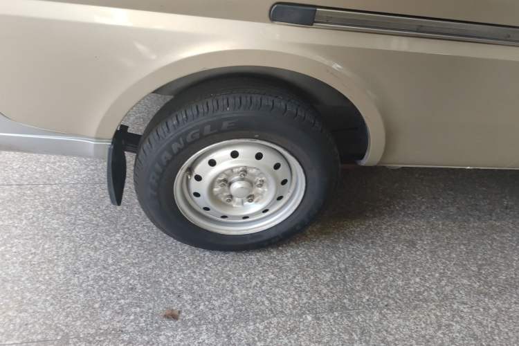 Used Wuling Rongguang EV 2020 Basic Version 7-Seater 300 km Right Rear Wheel Hub
