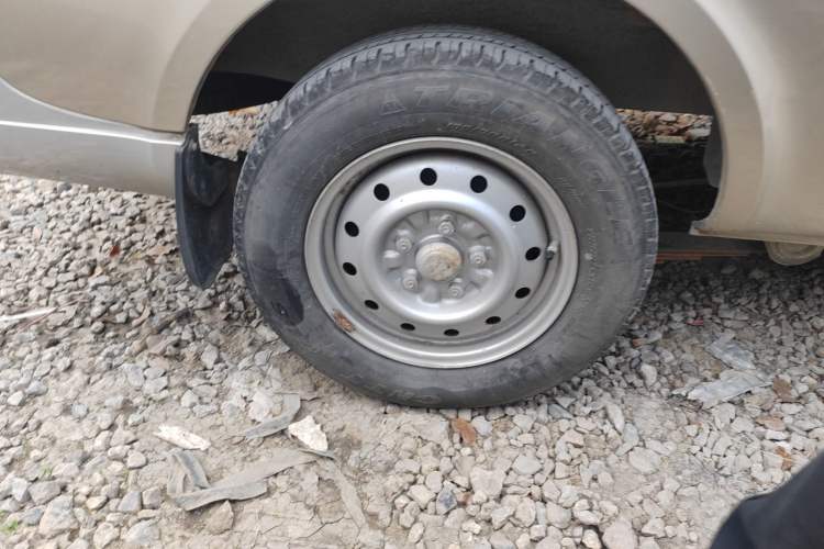 Used Wuling Rongguang EV 2020 Basic Version 7-Seater 300 km Right Rear Wheel Hub
