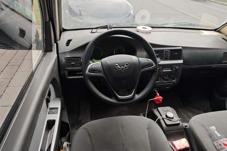 Used Wuling Rongguang EV 2020 Basic Version 7-Seater 300 km Steering Wheel