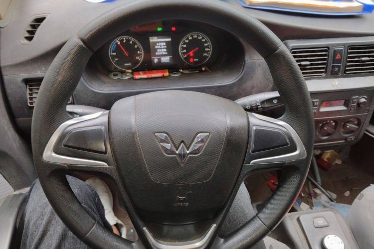 Used Wuling Rongguang EV 2020 Enclosed Window Version Base Model 2 Seats 300 KM Steering Wheel