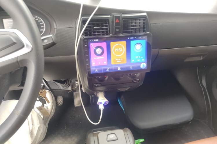 Used Wuling Rongguang EV 2022 Basic Passenger Bus Powered by Penghui Battery Audio And AC Panel