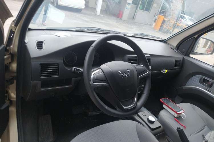 Used Wuling Rongguang EV 2022 Basic Model Enclosed-Window Vehicle with 2 Seats Equipped with Penghui Battery Center Console