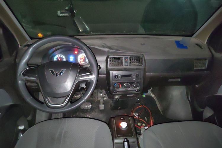Used Wuling Rongguang EV 2022 Basic Passenger Bus Powered by Penghui Battery Center Console