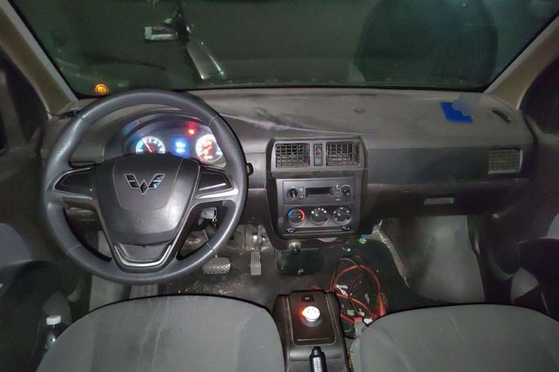 Used Wuling Rongguang EV 2022 Basic Passenger Bus Powered by Penghui Battery Center Console