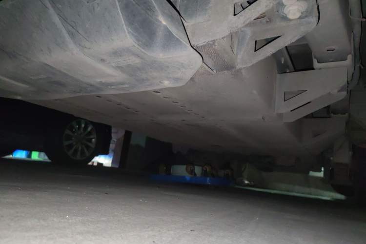 Used Wuling Rongguang EV 2022 Basic Passenger Bus Powered by Penghui Battery Chassis Front Left