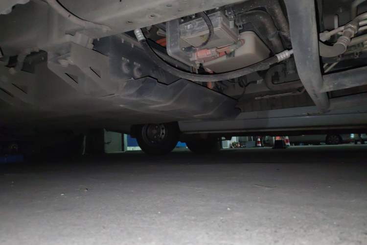 Used Wuling Rongguang EV 2022 Basic Passenger Bus Powered by Penghui Battery Chassis Front Right