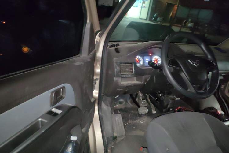 Used Wuling Rongguang EV 2022 Basic Passenger Bus Powered by Penghui Battery Driver Seat