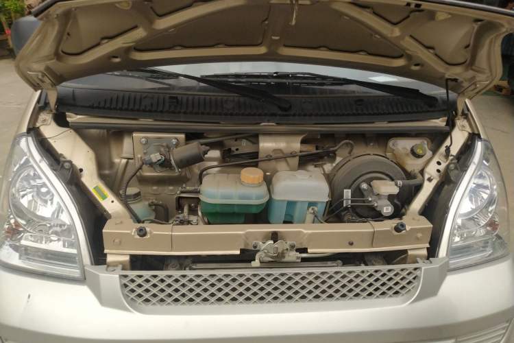 Used Wuling Rongguang EV 2022 Basic Model Enclosed-Window Vehicle with 2 Seats Equipped with Penghui Battery Engine Bay