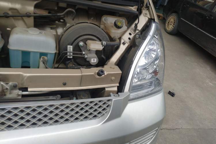 Used Wuling Rongguang EV 2022 Basic Model Enclosed-Window Vehicle with 2 Seats Equipped with Penghui Battery Engine Bay Left